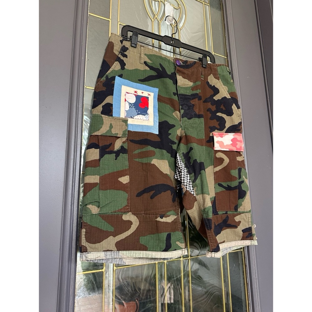 Men's Camouflage Cargo Shorts with Patch Accents - Green Camo - Picture 5 of 6